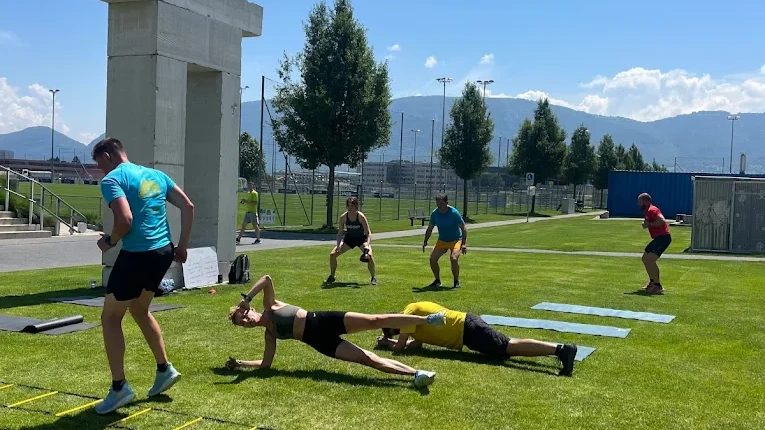 Séance de bootcamp collectif en extérieur