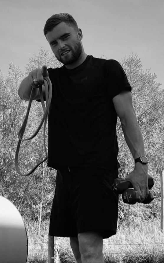 Portrait de Gaëtan Guignon, coach sportif souriant