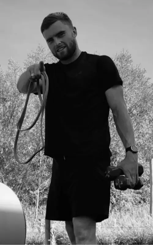Portrait de Gaëtan Guignon, coach sportif souriant